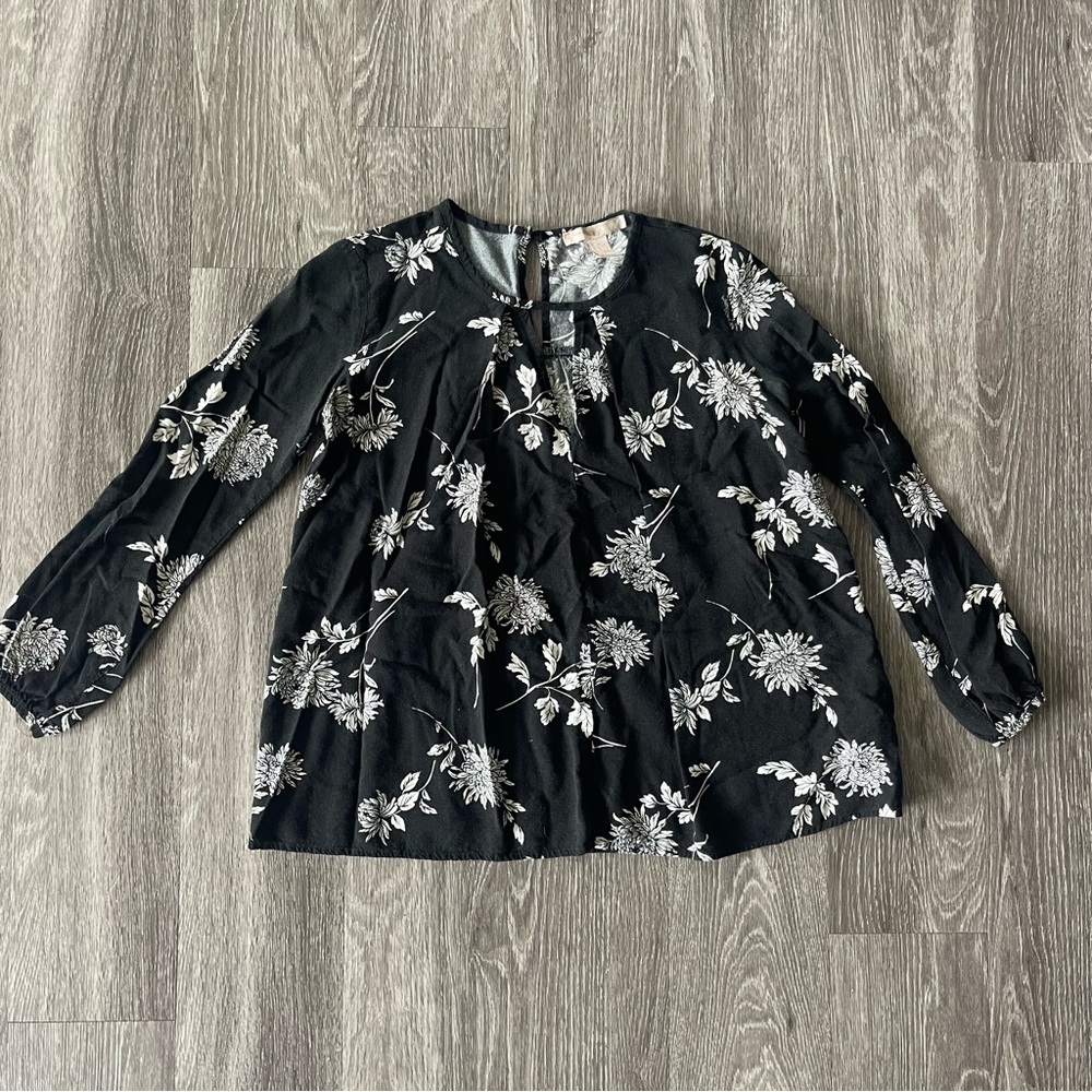 Forever 21 Black Floral Flowy Top | Front Back Slits Size S - Picture 2 of 6